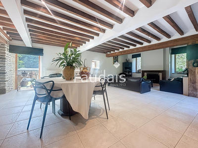 Propriété - 230 m² - 9 pièces