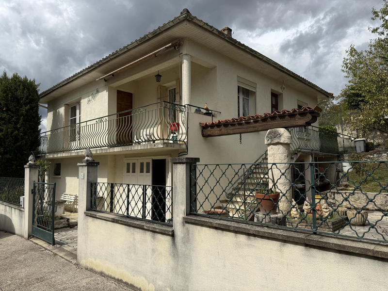 Maison - 90 m² - 5 pièces