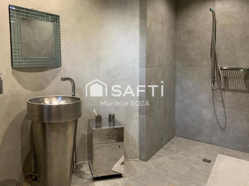 Maison - 750 m² - 11 pièces