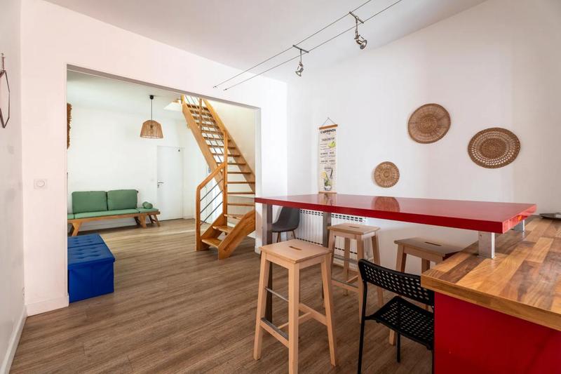 Maison - 220 m² - 10 pièces