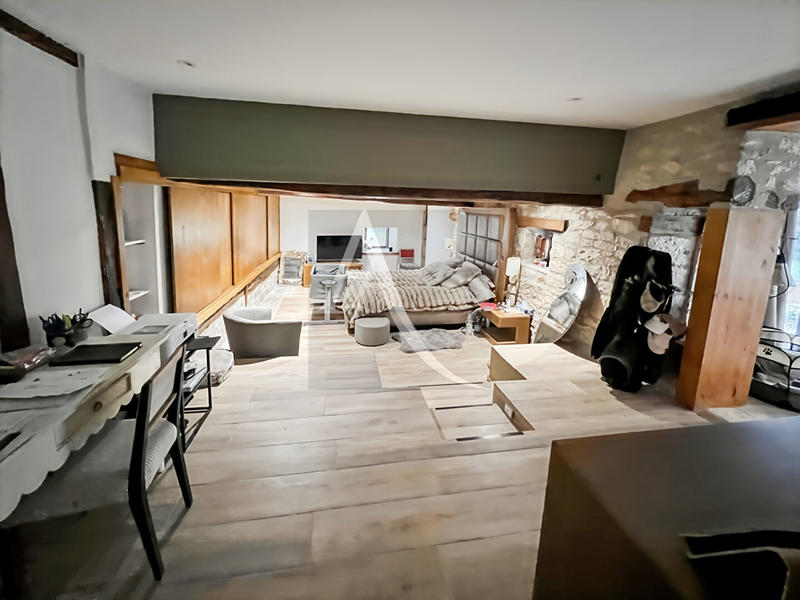 Maison - 230 m² - 8 pièces