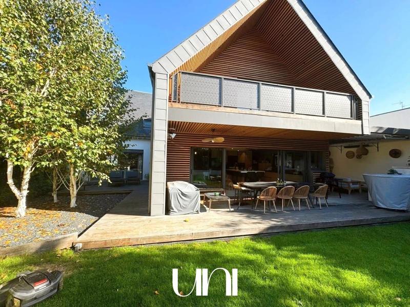 Maison - 270 m² - 7 pièces