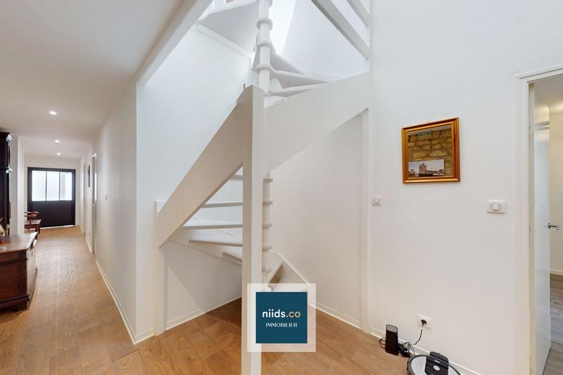 Maison - 308 m² - 7 pièces