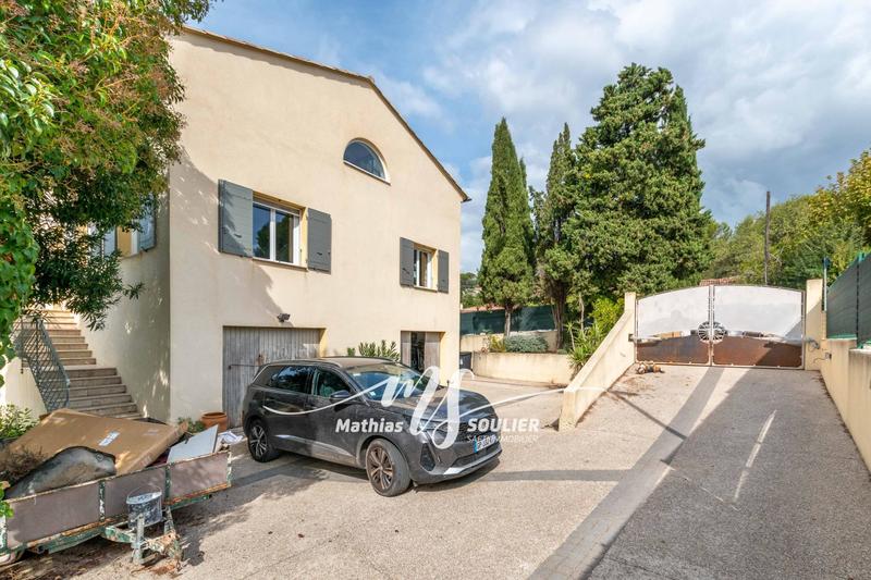 Maison - 240 m² - 9 pièces