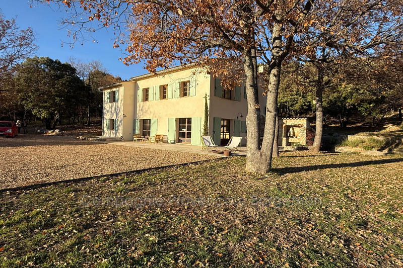 Maison - 200 m² - 2 pièces