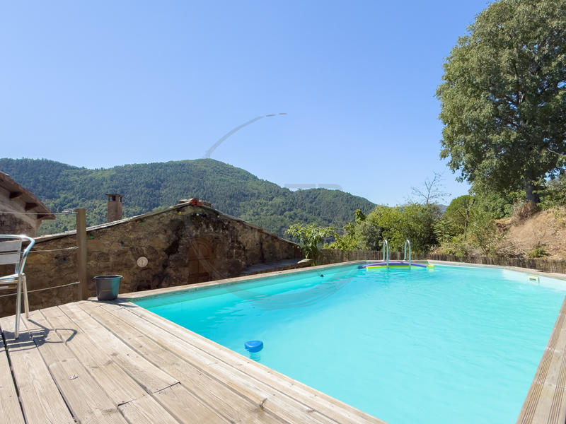 Maison - 198 m² - 6 pièces