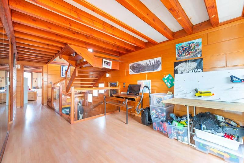 Maison de bois - 220 m² - 8 pièces