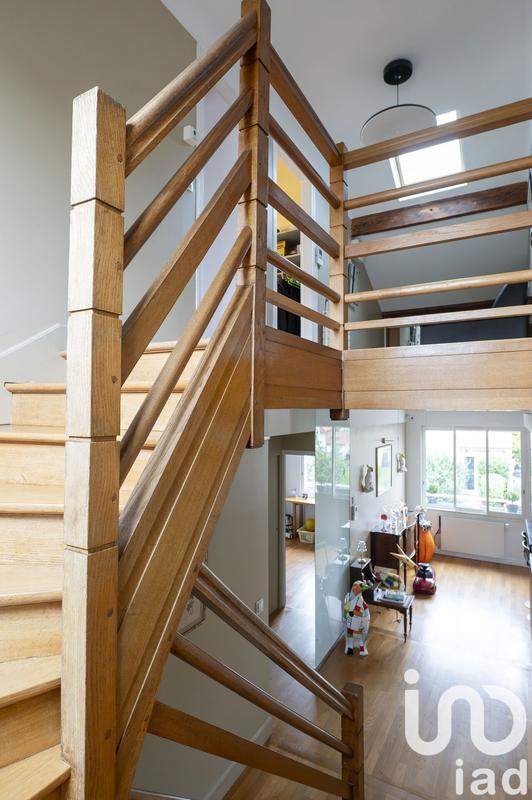 Maison - 218 m² - 9 pièces