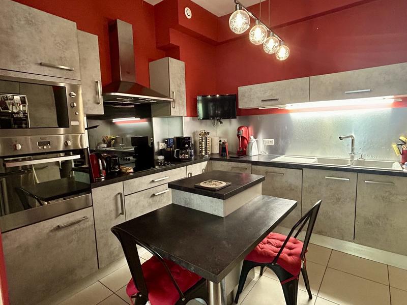 Maison - 160 m² - 9 pièces