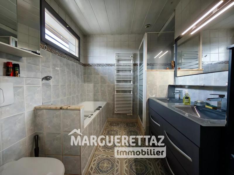 Maison - 198 m² - 8 pièces