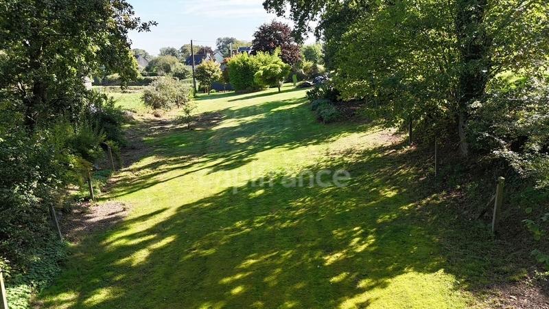 Terrain constructible - 1 800 m²