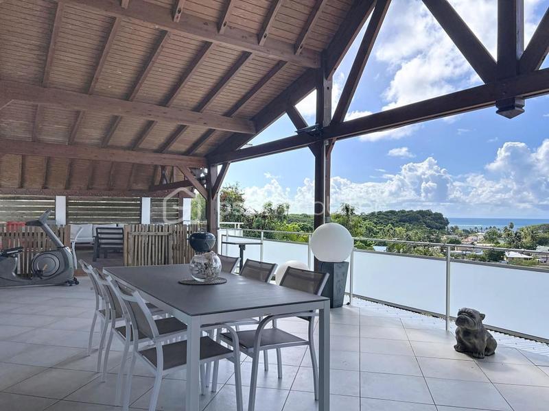 Villa - 295 m² - 10 pièces