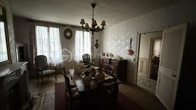 Maison - 890 m² - 8 pièces