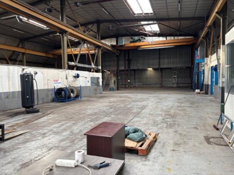 Local d'activité / Entrepôt - 1 100 m²