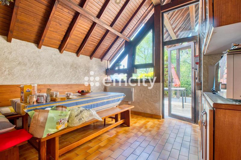 Maison - 200 m² - 8 pièces