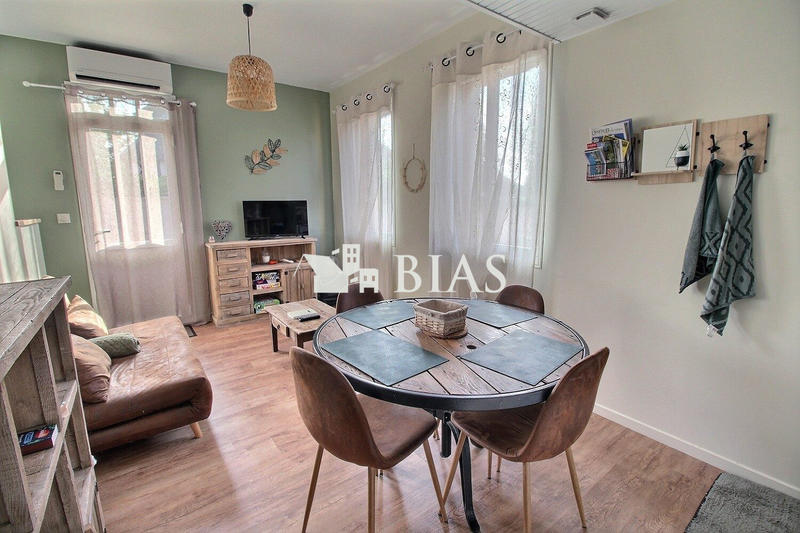 Maison - 250 m² - 10 pièces