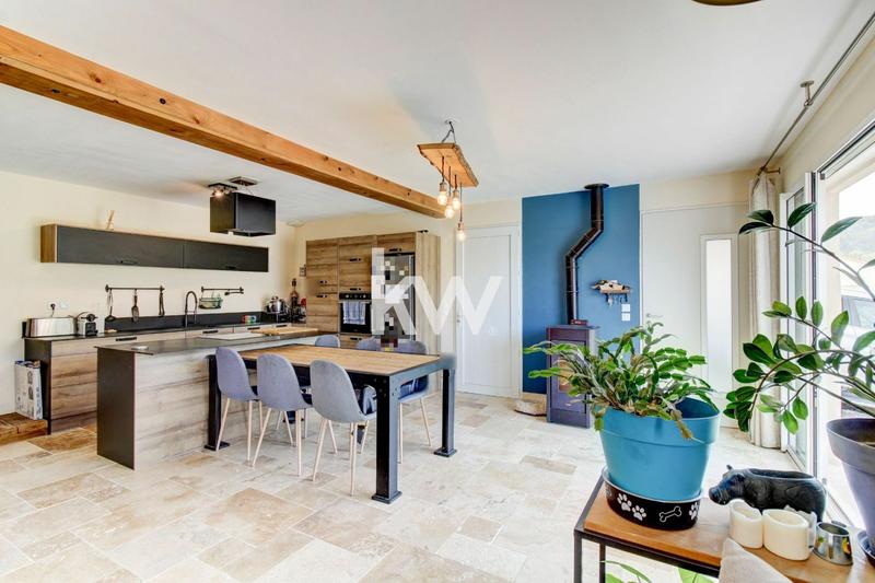 Maison - 101 m² - 5 pièces