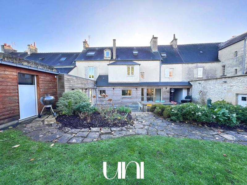 Maison - 232 m² - 8 pièces