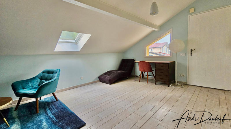 Maison - 215 m² - 6 pièces