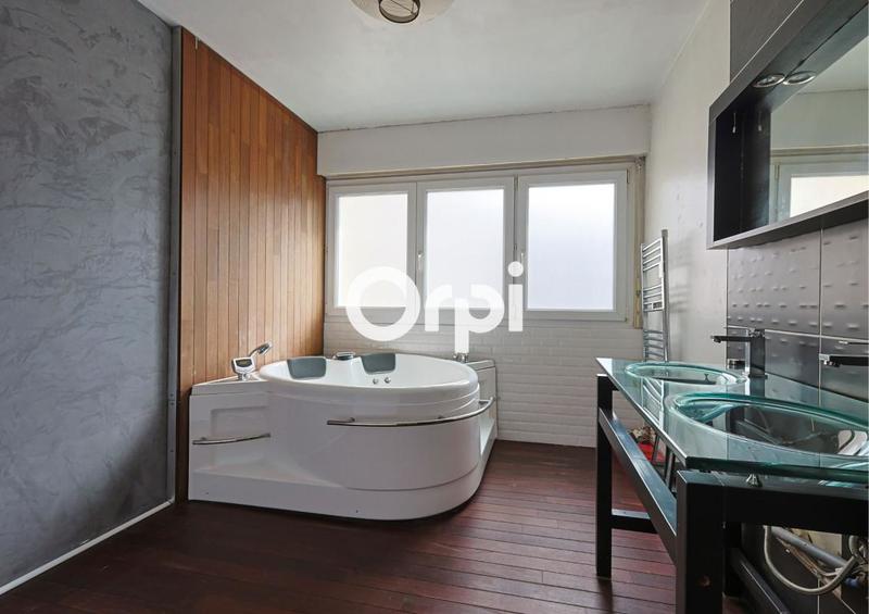 Maison - 300 m² - 8 pièces