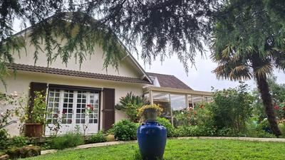 Maison - 214 m² - 9 pièces