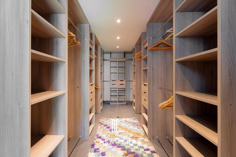 Villa - 250 m² - 9 pièces