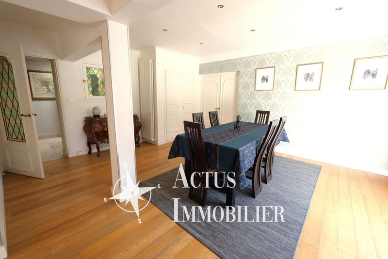 Maison - 214 m² - 6 pièces