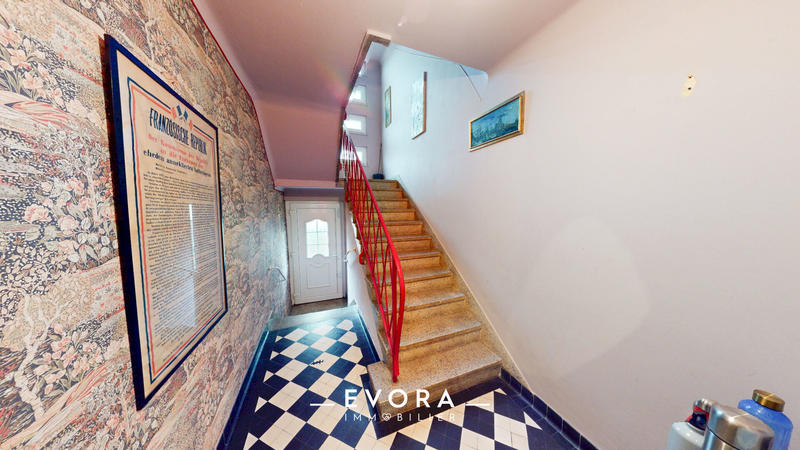 Maison - 242 m² - 10 pièces