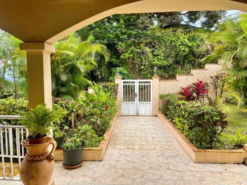 Maison - 250 m² - 8 pièces