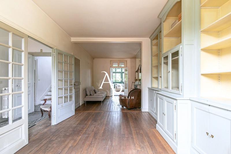 Maison - 247 m² - 10 pièces