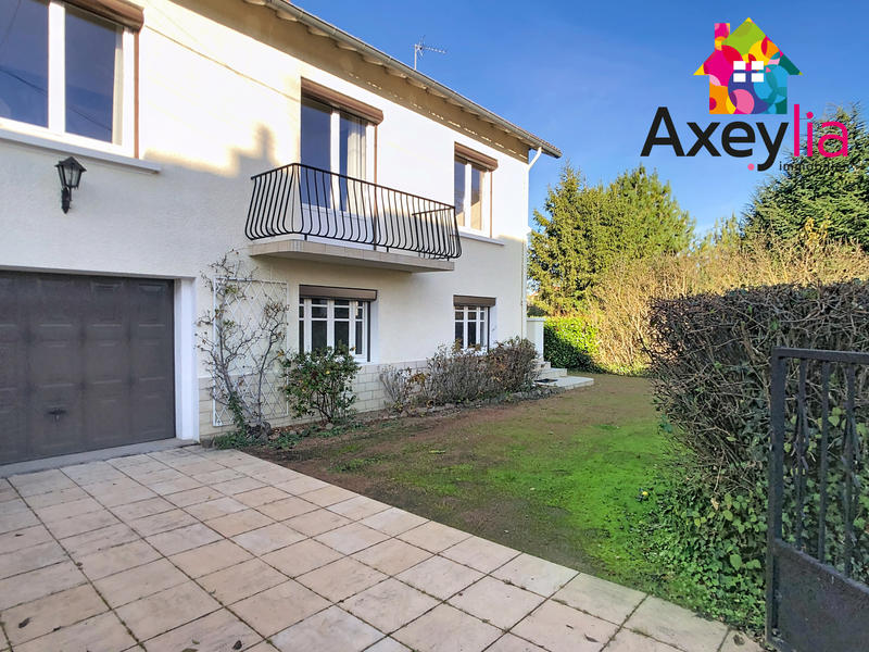 Maison - 94 m² - 8 pièces