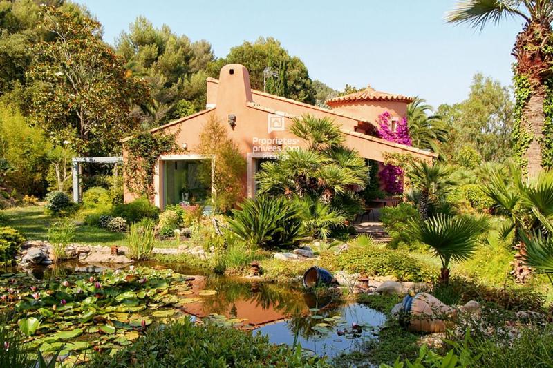 Maison - 372 m² - 10 pièces