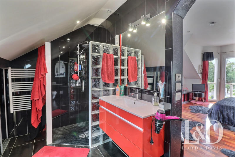 Maison contemporaine - 574 m² - 12 pièces