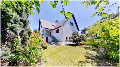 Maison traditionnelle - 185 m² - 6 pièces