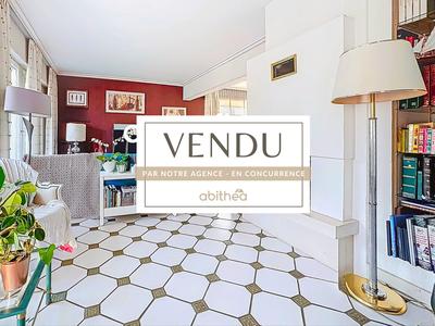 Maison - 233 m² - 7 pièces