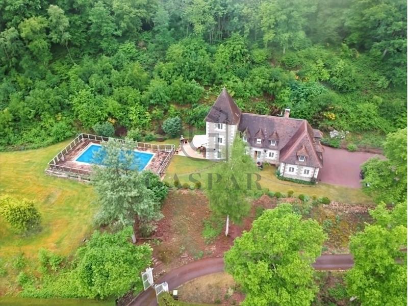 Maison - 225 m² - 8 pièces