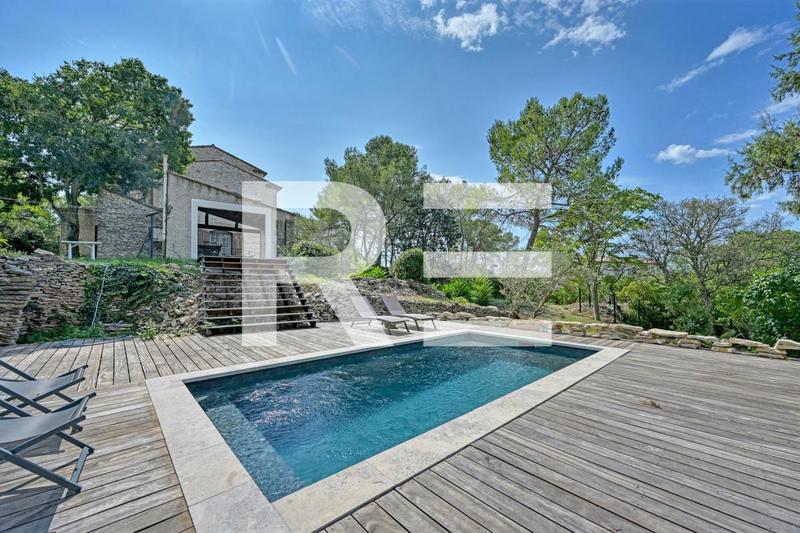 Maison - 238 m² - 7 pièces