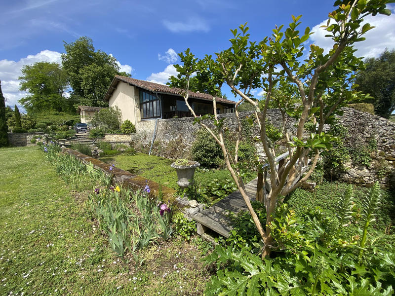 Maison - 24 606 m² - 15 pièces