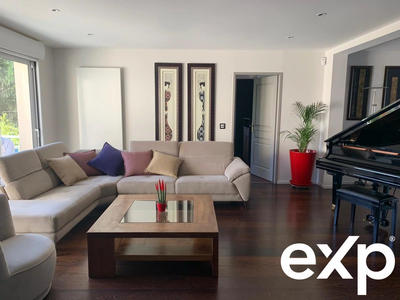 Appartement - 205 m² - 6 pièces