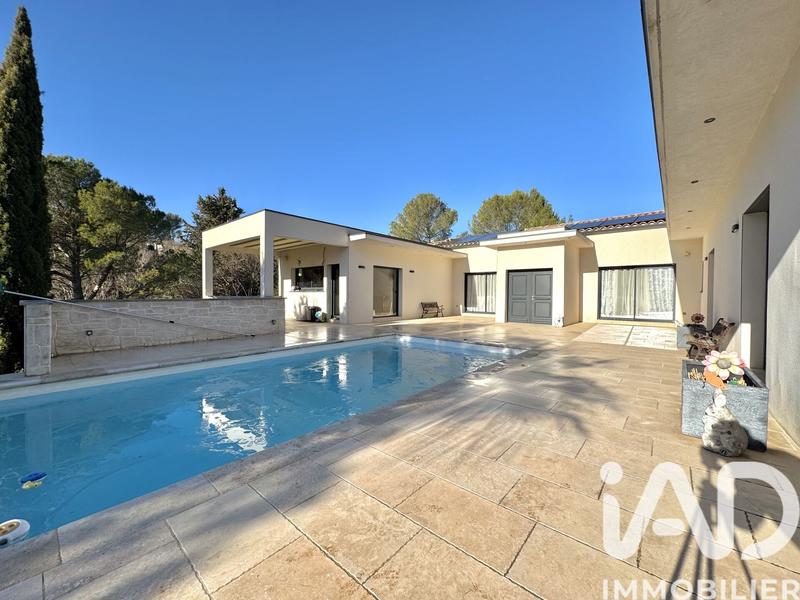 Maison - 229 m² - 5 pièces