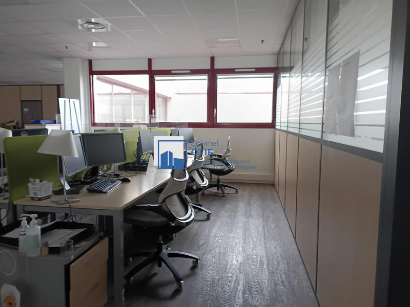 Bureau - 861 m²