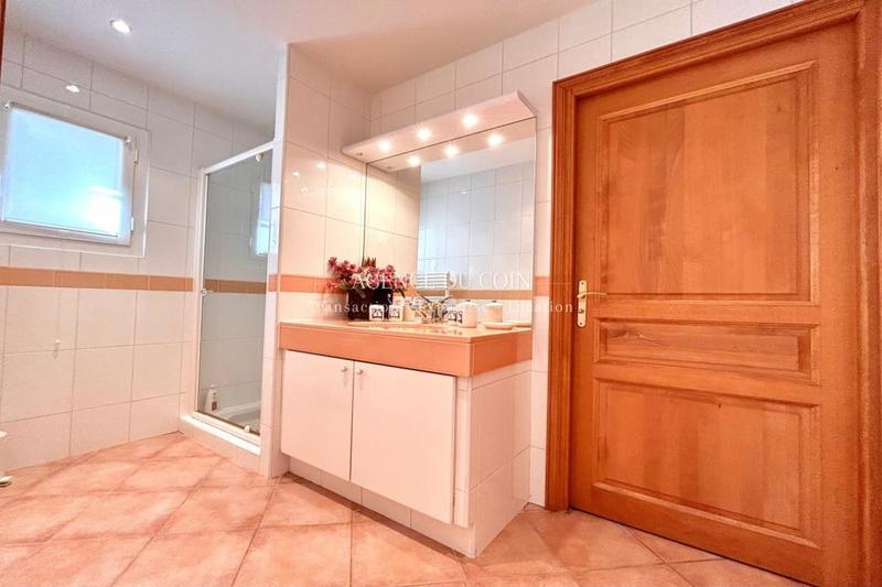 Propriété - 350 m² - 10 pièces