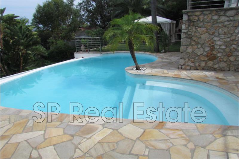 Villa - 322 m² - 12 pièces