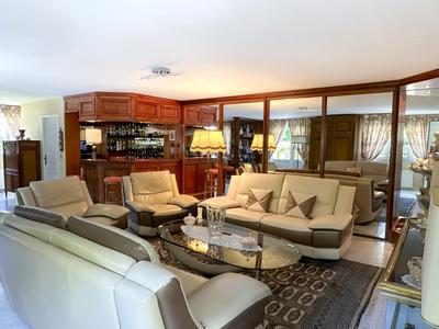 Maison - 200 m² - 7 pièces