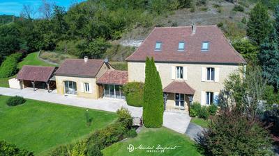 Maison - 257 m² - 9 pièces