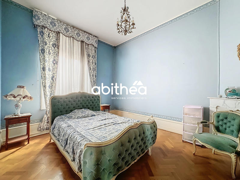 Maison - 257 m² - 9 pièces