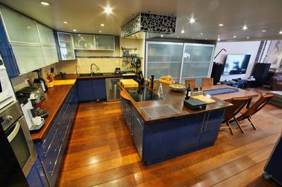 Loft - 246 m² - 8 pièces