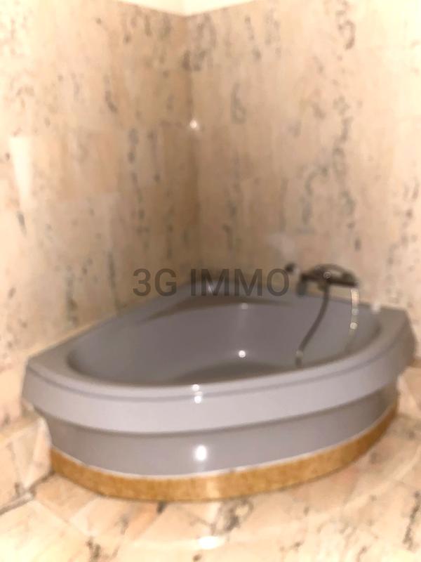 Propriété - 360 m² - 8 pièces