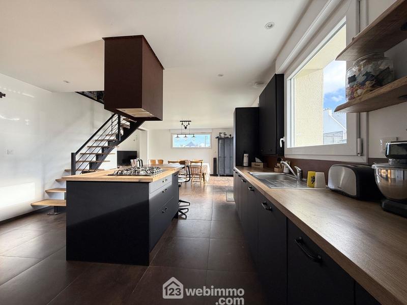 Maison - 90 m² - 5 pièces