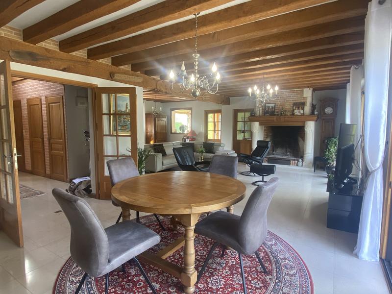 Propriété - 248 m² - 6 pièces